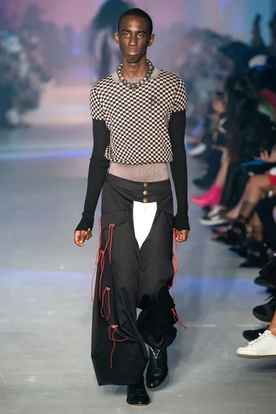 Look 16